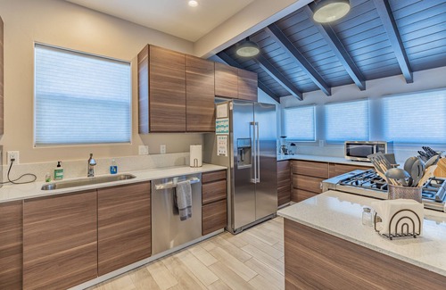 Tucson Casa | Modern, new house. One Block from Campus