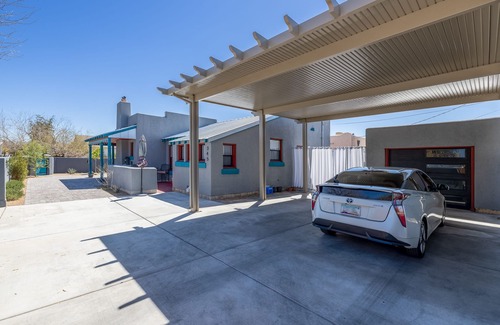 Tucson Casa | Modern, new house. One Block from Campus