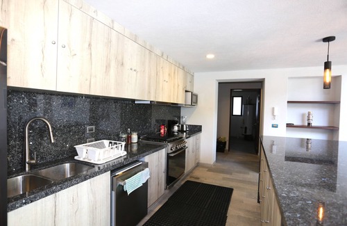 Avándaro Casa | Modern New Luxury Private Villa for Family Fun - Pool, Jacuzzi, King Beds, Patio