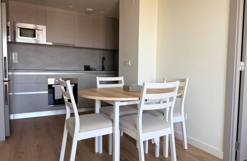 La Latina Apartamento | Moderno Nuevo Perfecto disfruta Madrid gratis transporte aeropuerto.