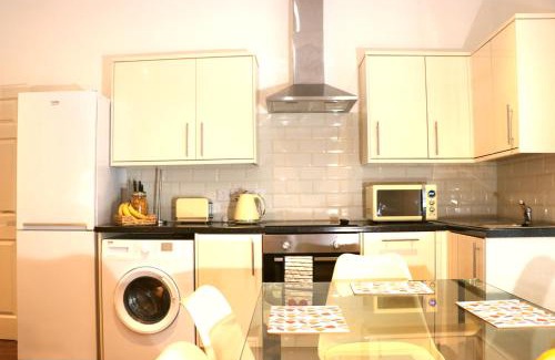Stoke-on-Trent Apartamento | Modern Newgate Apartments - Convenient Location, Close to All Local Amenities