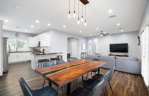 Cottonwood-Verde Village Casa | Modern Newly Built Cottonwood Home with Hot Tub & Firepit