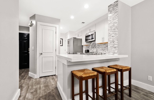 North Charleston Condominio | Modern, newly renovated condo overlooking