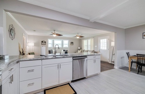 Port Wentworth Casa | Modern newly renovated home close to Savannah/Hilton Head