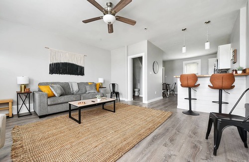 South Side Slopes Casa | Modern Newly Renovated Duplex 6BR/3BR Sleeps 16