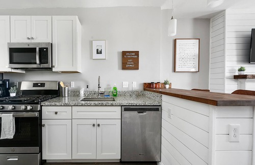 South Side Slopes Casa | Modern Newly Renovated Duplex 6BR/3BR Sleeps 16