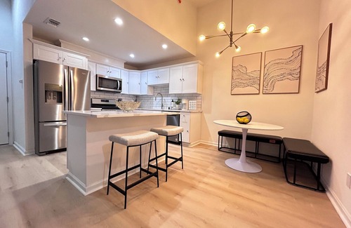 South Natomas Casa | Modern newly renovated 3-bedroom duplex in welcoming Sacramento with Wi-Fi, AC