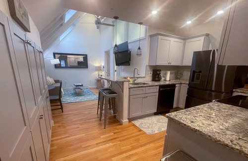 Cleveland Circle Apartamento | Acogedor, moderno, recientemente renovado 3Bed, 2Bath, Pasos para MBTA