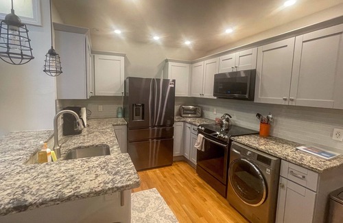 Cleveland Circle Apartamento | Acogedor, moderno, recientemente renovado 3Bed, 2Bath, Pasos para MBTA