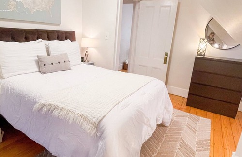 Cleveland Circle Apartamento | Acogedor, moderno, recientemente renovado 3Bed, 2Bath, Pasos para MBTA