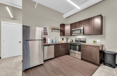 Waldron Apartamento | Modern & Nice Place in Kansas Free Parking & WiFi Clean Comfortable and Quite
