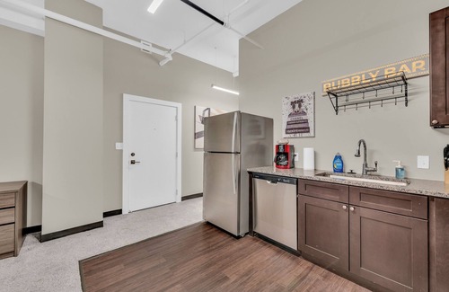 Waldron Apartamento | Modern & Nice Place in Kansas Free Parking & WiFi Clean Comfortable and Quite