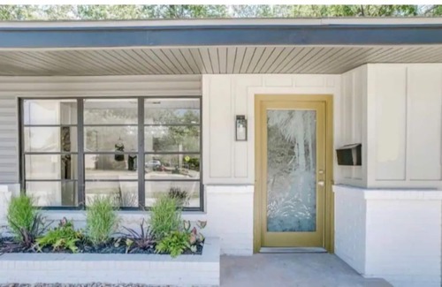 Norman Casa | Modern Norman Retreat