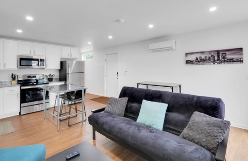 East Market District Apartamento | Modern NuLu Apartment: Walk to Distilleries, Breweries, Restaurants