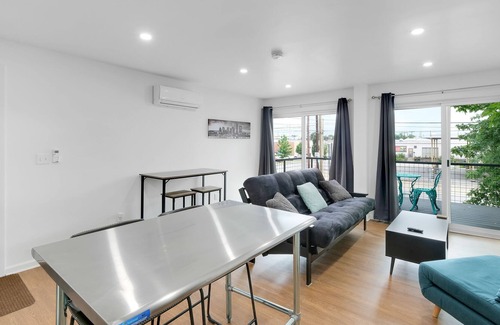 East Market District Apartamento | Modern NuLu Apartment: Walk to Distilleries, Breweries, Restaurants