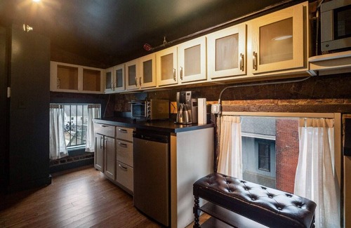 East Market District Apartamento | Modern Nulu Retreat | A Culinary Dream