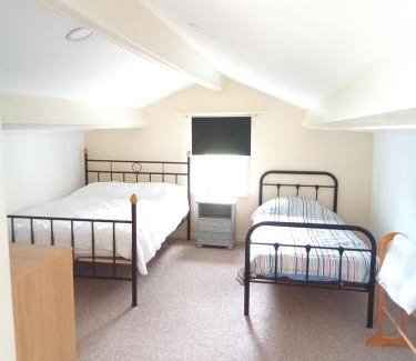 Saint-Mande-sur-Bredoire Chalet De Esquí | Modern one bedroom cottage