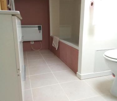 Saint-Mande-sur-Bredoire Chalet De Esquí | Modern one bedroom cottage