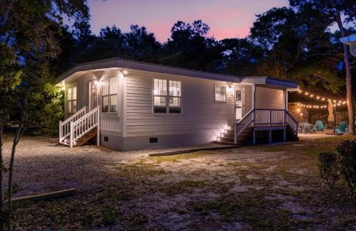 Long Beach Casa | Modern Oak Island Escape 1 Mile to Long Beach!