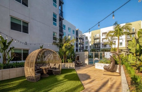 Lyon Street Apartamento | Modern Oasis 10 Min From Disneyland With Pool GYM