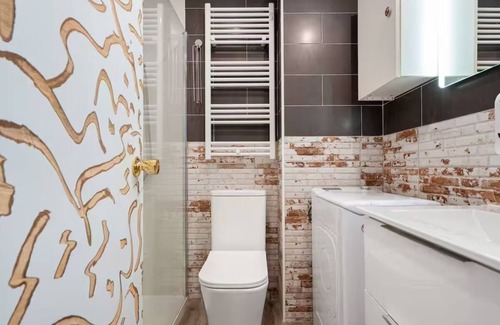 Cuatro Caminos Apartamento | Oasis moderno en el corazón del Bernabéu.