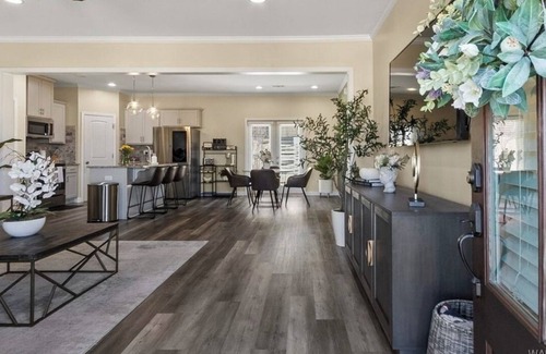 Tuscaloosa Casa | Modern Oasis in Tuscaloosa 10 minutes from downtown and Campus