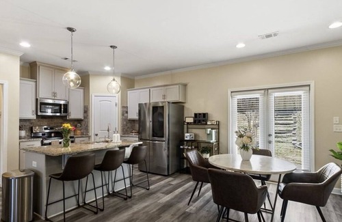 Tuscaloosa Casa | Modern Oasis in Tuscaloosa 10 minutes from downtown and Campus