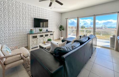 Las Conchas Casa | Modern Ocean View Condo with Pools & Gym N702