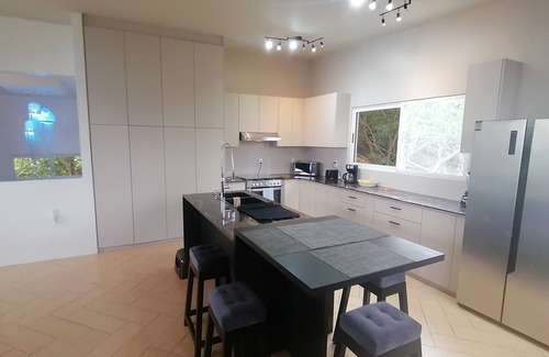 Montañita Casa | Modern oceanfront house in Montañita Estate, 5 minutes from the beach!