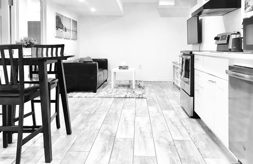 Alcona Apartamento | Acogedor apartamento en el sótano de 1 habitación con entrada independiente