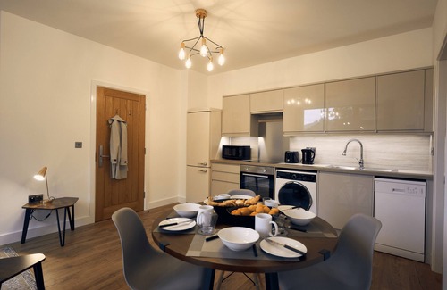 Hungerford Apartamento | Robin-Moderno-Apartamento-Baño Privado-Vista a la Calle