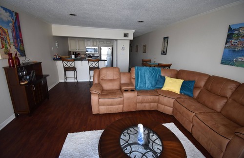 Walden on Lake Conroe Condominio | Modern One Bedroom, One Bath, Waterfront Condo With Scenic View