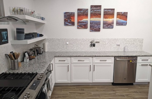 Menlo Park Casa | Modern open floor plan 3BR house near downtown, street car and Mercado