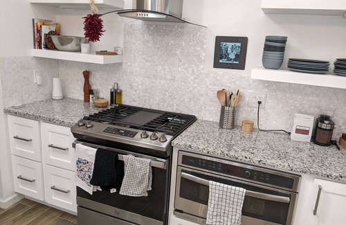 Menlo Park Casa | Modern open floor plan 3BR house near downtown, street car and Mercado