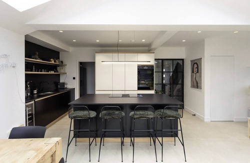 Hampton North Casa | Modern Open Plan Living Family Home in Southwest London