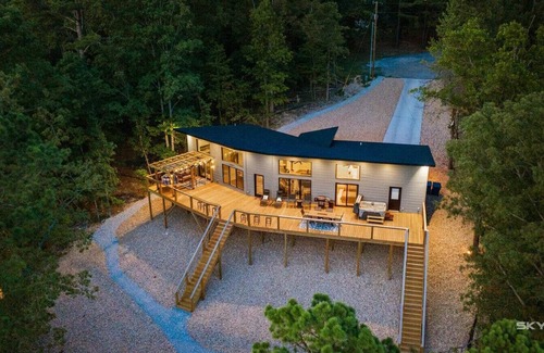 Bella Vista Casa | Modern OZ Cabin @ Summit School Trail