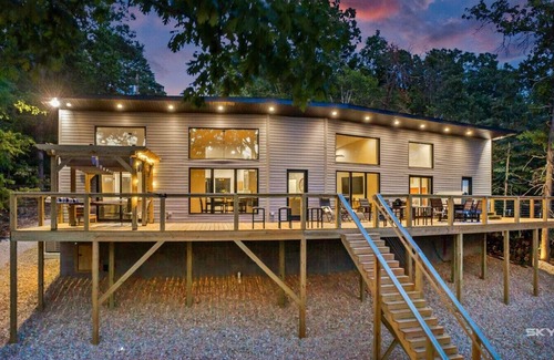Bella Vista Casa | Modern OZ Cabin @ Summit School Trail