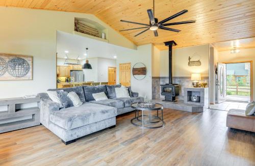 Pagosa Springs Casa | Modern Pagosa Springs Home with Deck on Village Lake