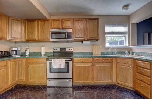 Lexington Casa | Modern,peaceful,clean w/a great porch view!