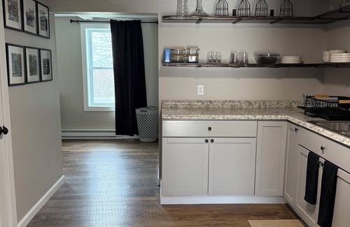 Watertown Apartamento | Modern, peaceful escape 2-bedroom apartment in enjoyable Watertown with WiFi, AC