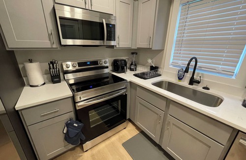 Raleigh Casa | Modern, Peaceful& Modern Home Near Downtown Raleigh & Shopping Centers!