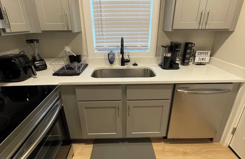 Raleigh Casa | Modern, Peaceful& Modern Home Near Downtown Raleigh & Shopping Centers!