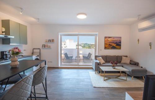 Msida Apartamento | Modern Penthouse with Sea & Valletta view