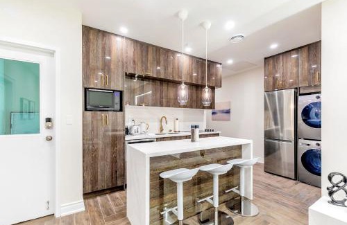Chinatown Casa | Modern Pet-friendly Chinatown Apartment