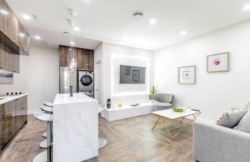 Chinatown Casa | Modern Pet-friendly Chinatown Apartment