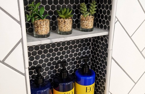 Medford Cabaña | Modern, pet-friendly, private - with free EV charger level 2
