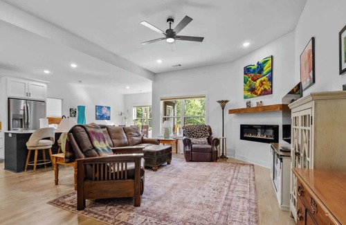 Bella Vista Casa | Modern Pet-Friendly Home in Bella Vista