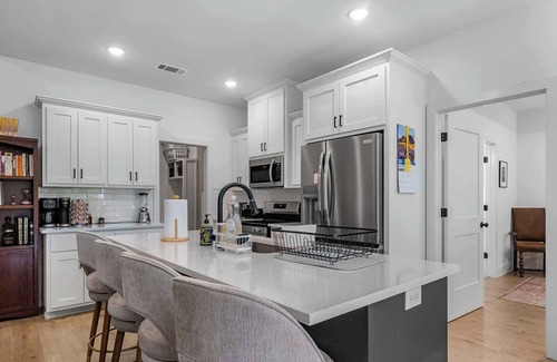 Bella Vista Casa | Modern Pet-Friendly Home in Bella Vista