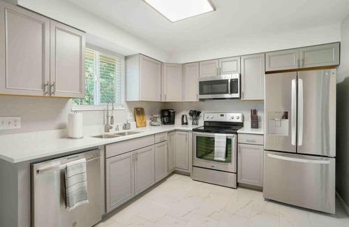 Wheat Ridge Casa | Modern Pineapple|Close to Denver and Mountains|