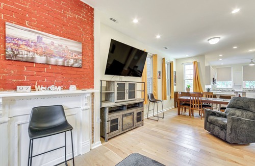 Manchester Casa | Modern Pittsburgh Home w/ Rooftop Deck & Backyard